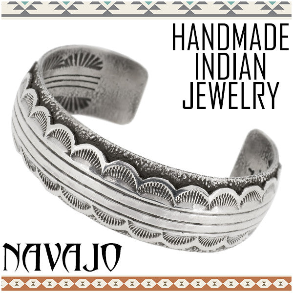 ハンドメイドのシルバートップ インディアンジュエリー風 Navajo